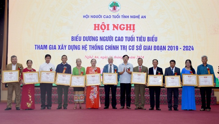 Tỉnh Nghệ An: Biểu dương người cao tuổi tiêu biểu tham gia xây dựng hệ thống chính trị cơ sở